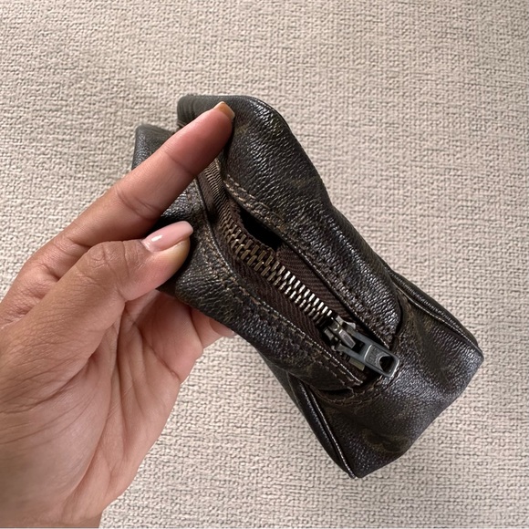 Louis Vuitton Toiletry Pouch - Picture 3 of 4